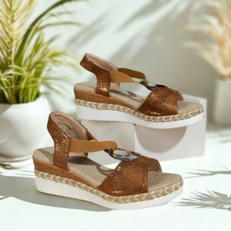Women's everyday sandals, product view