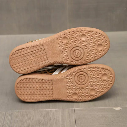 Women's walking trainers outsole detail
