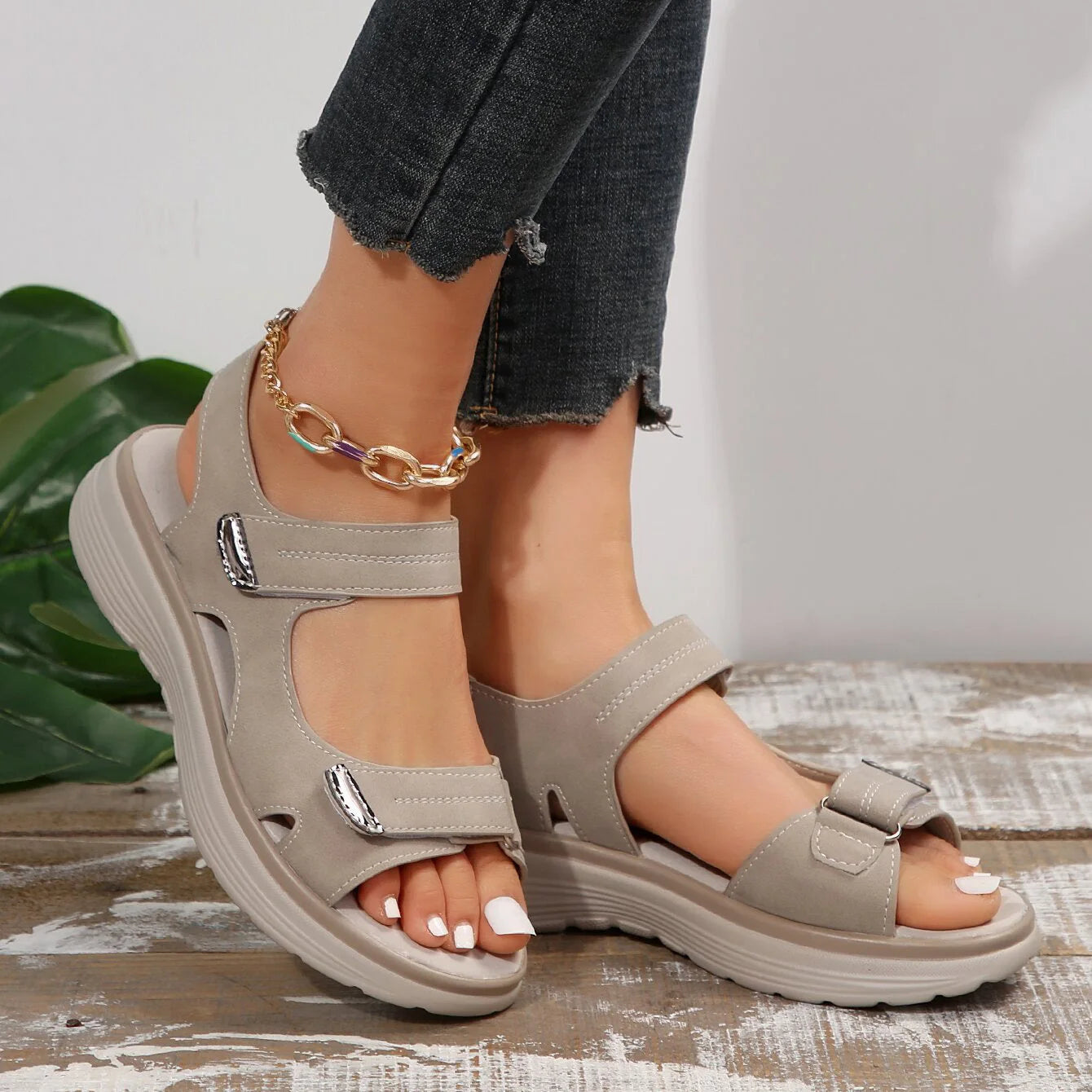 Women's arch support walking sandals product view