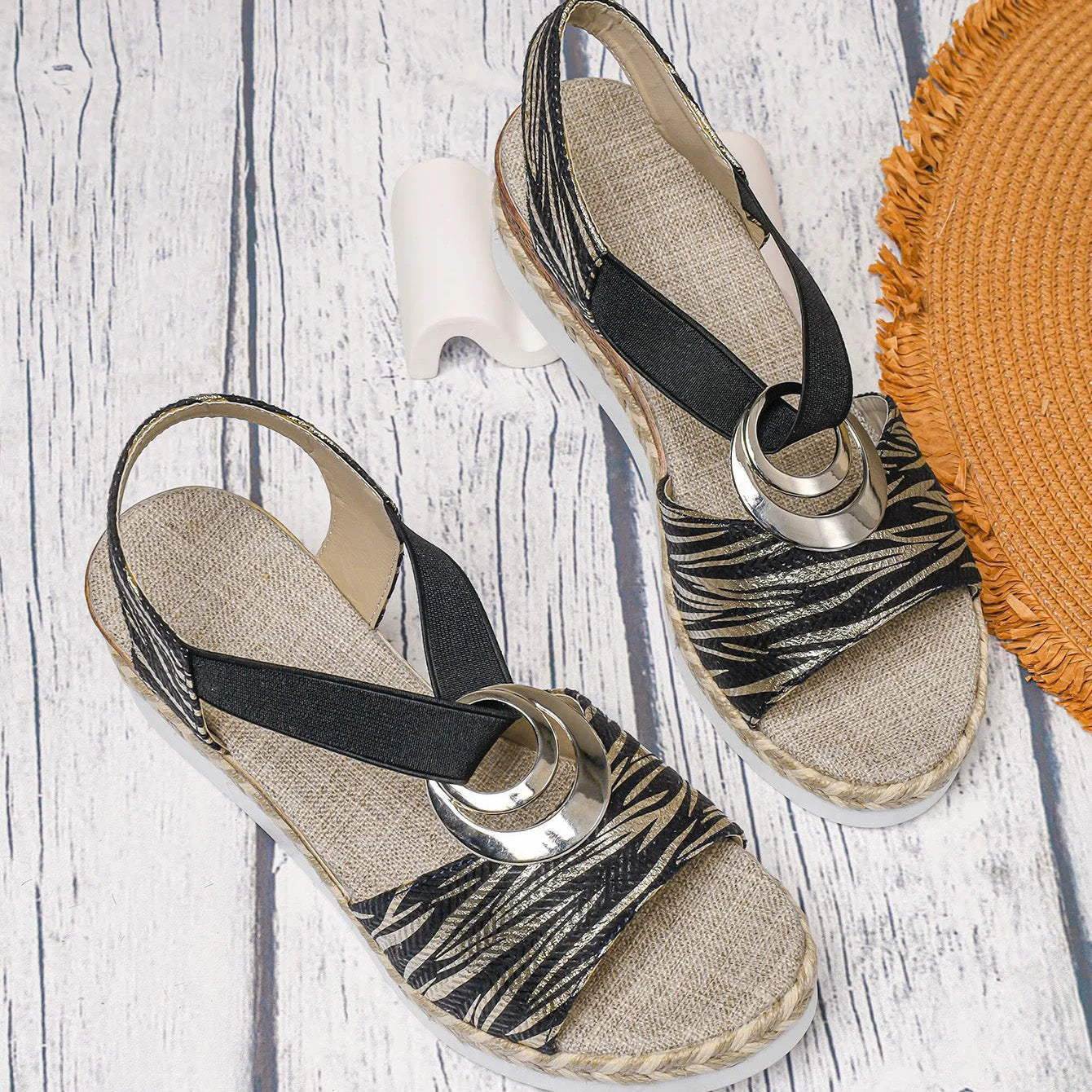 Women's everyday sandals, product view